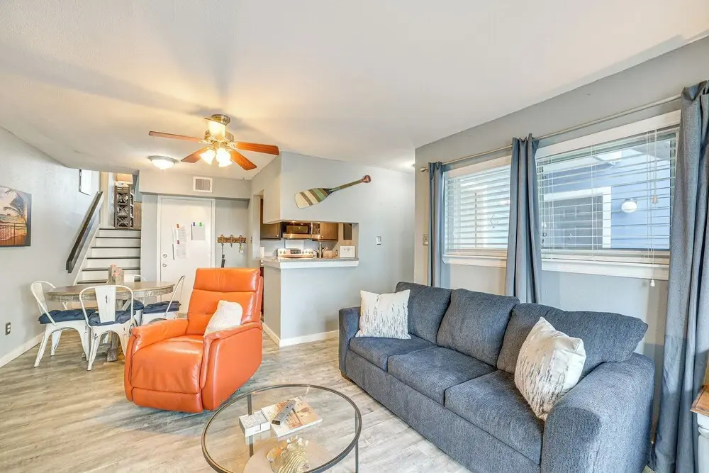 1/4 Mi to Seawall: Relaxing Galveston Condo!
