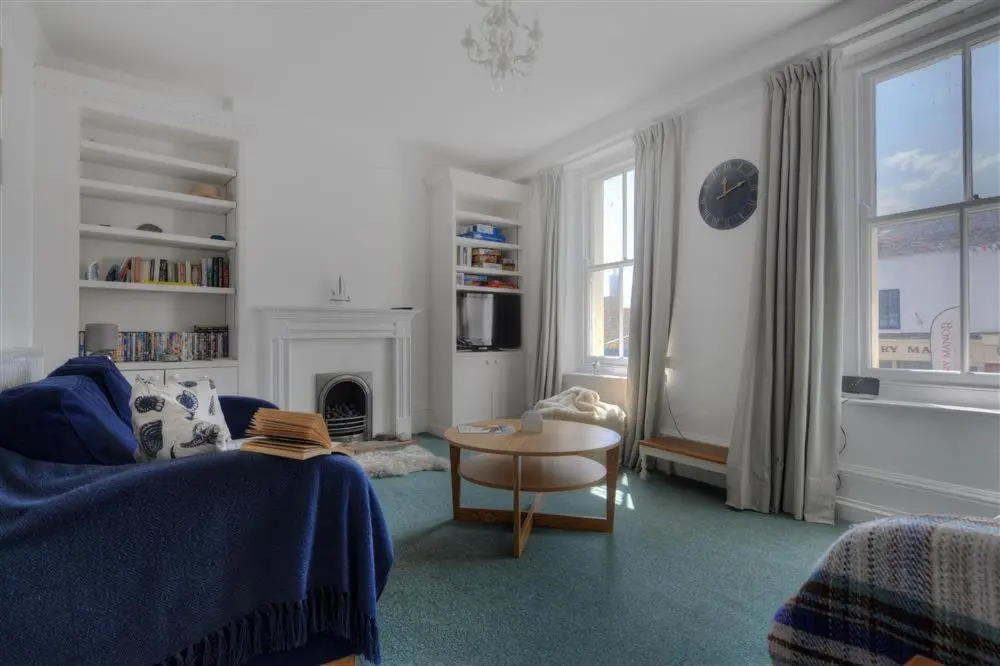 Apt 3, 20 Broad Street