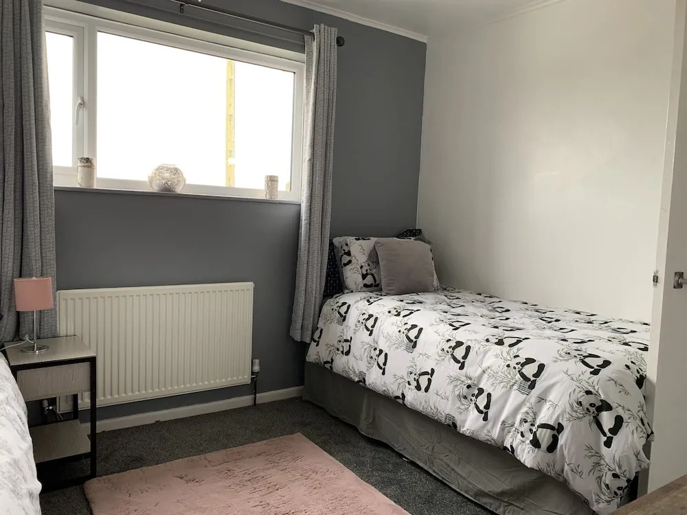 House - Sleeps 5 parking & private garden