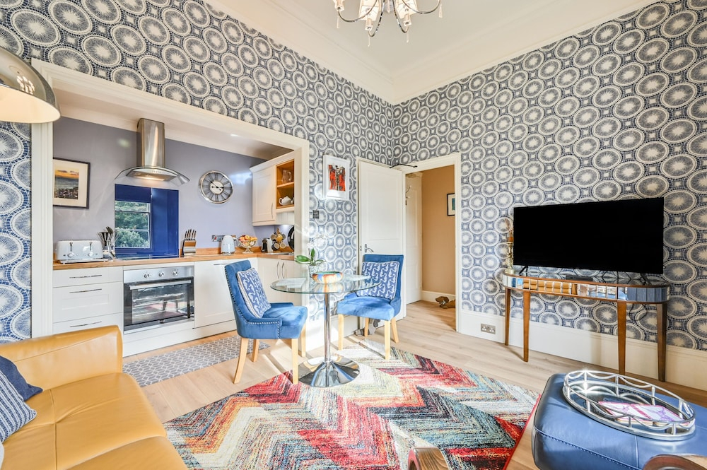 Muntham Apartment 4