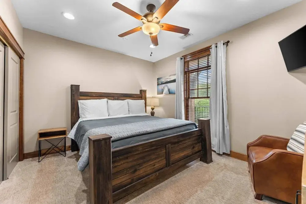 Penthouse Eagle View for 12!