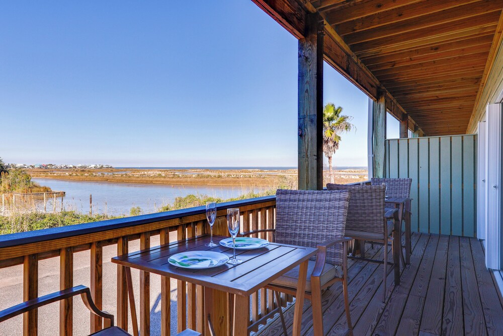 Boat, Swim, Walk to Beach! Dauphin Island Retreat