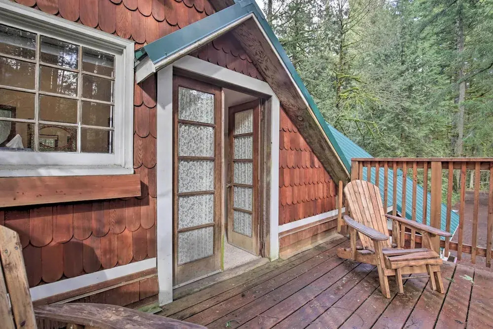 Walk to Zigzag River: The Sundance Cottage
