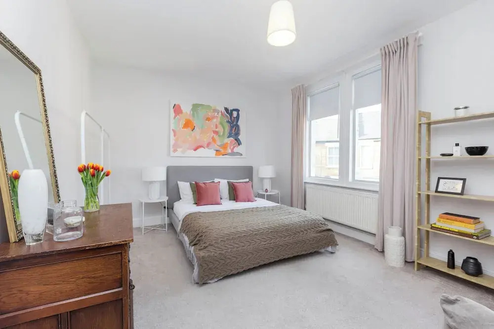 Newly Renovated Large 4-5 Bedroom House