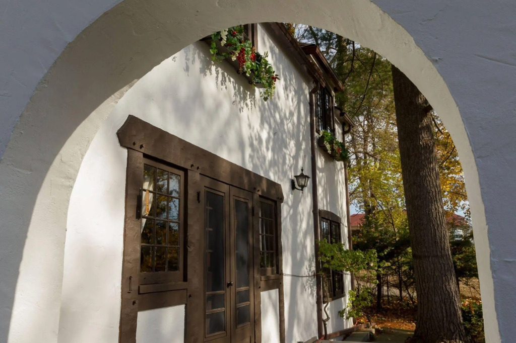 Castle on Glen - 3 Bedroom Home