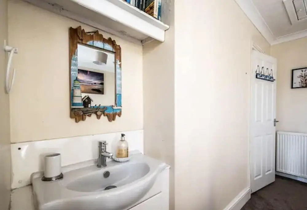 The Boat House Sleeps 4 Pet Friendly