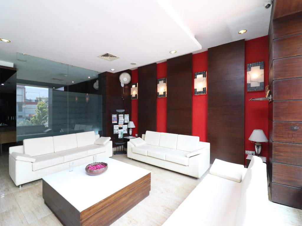 OYO Townhouse 510 Hotel Garnet Inn