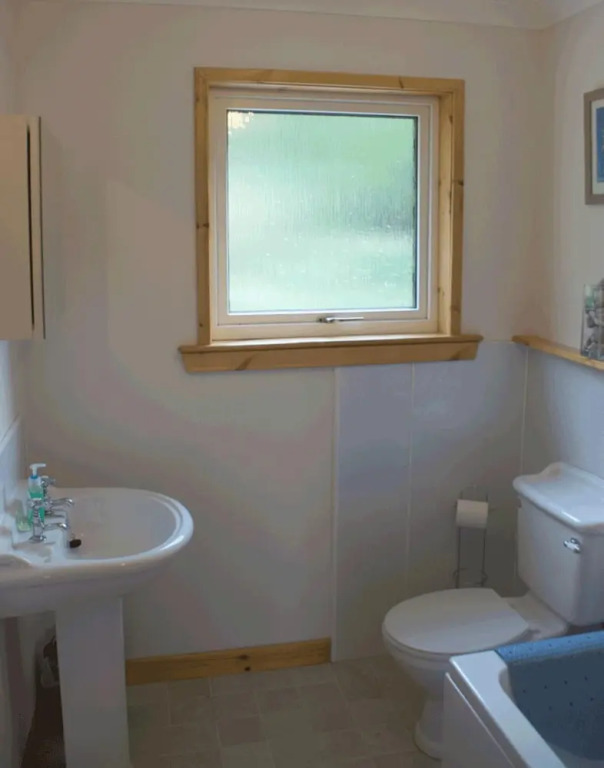 Lovely 3 Bedroom Bungalow Located in Drummore