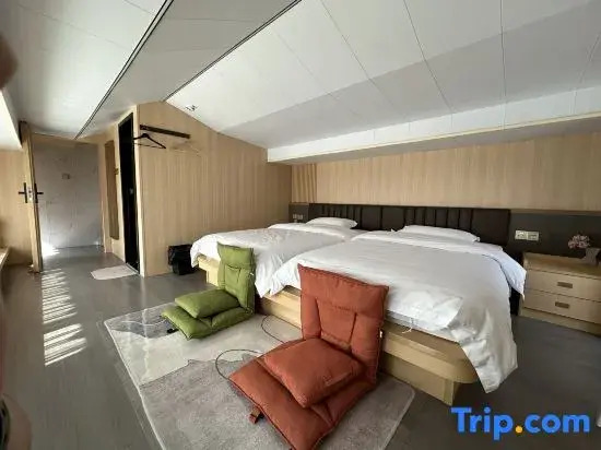Red Brick Courtyard Homestay