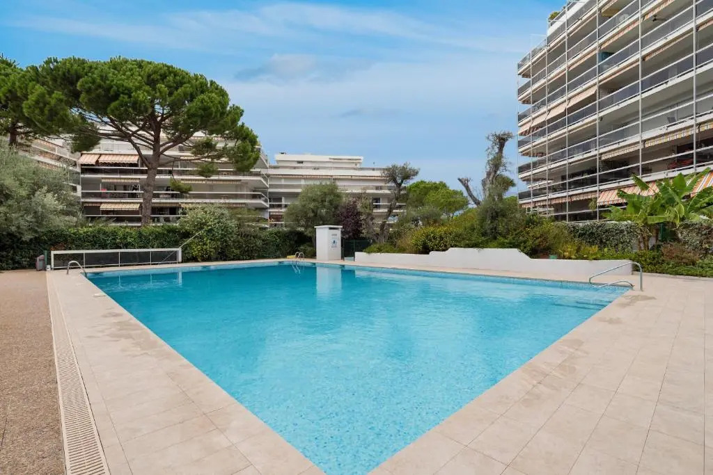 Joli grand appartement terrasse lit 180X200 vue mer 10min plages