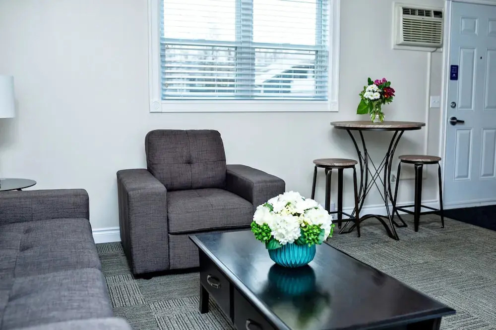 Royal Inn & Suites
