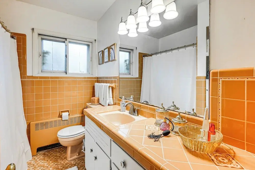3 Mi to Michigan State: Apt w/ Patio in Lansing!