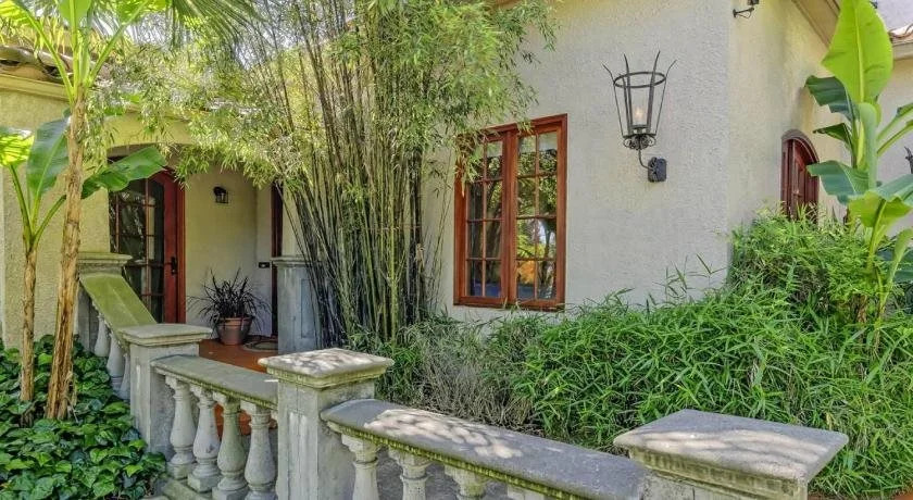 The Tropical Guesthouse