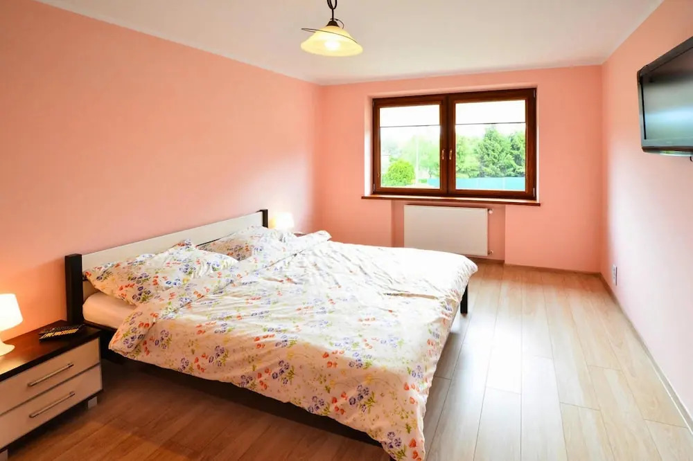 Large Holiday Home, Private Garden