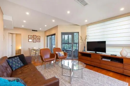 North Sydney Fully Self Contained Modern 2 Bed Apartment (16Wal)