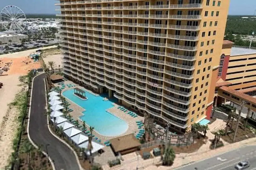 Fall Retreat Condo w Heated Pool Hot tub Pier Pk