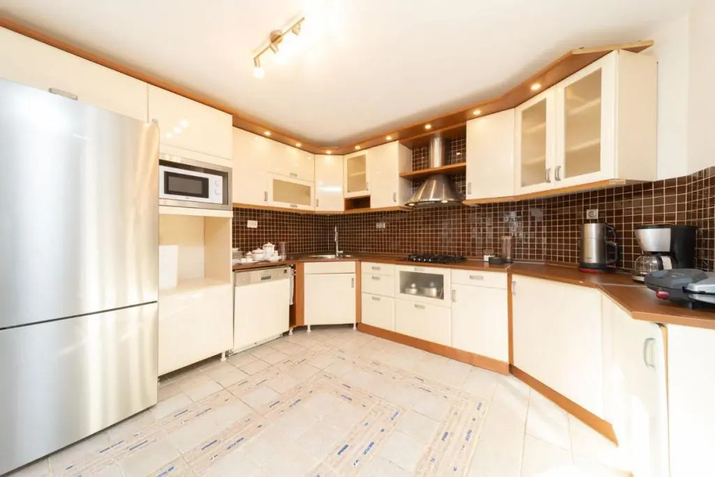 House Close to Beach with Shared Pool in Antalya