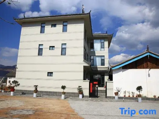 Half Moon Bay Inn (Lijiang Sanyi International Airport Store)
