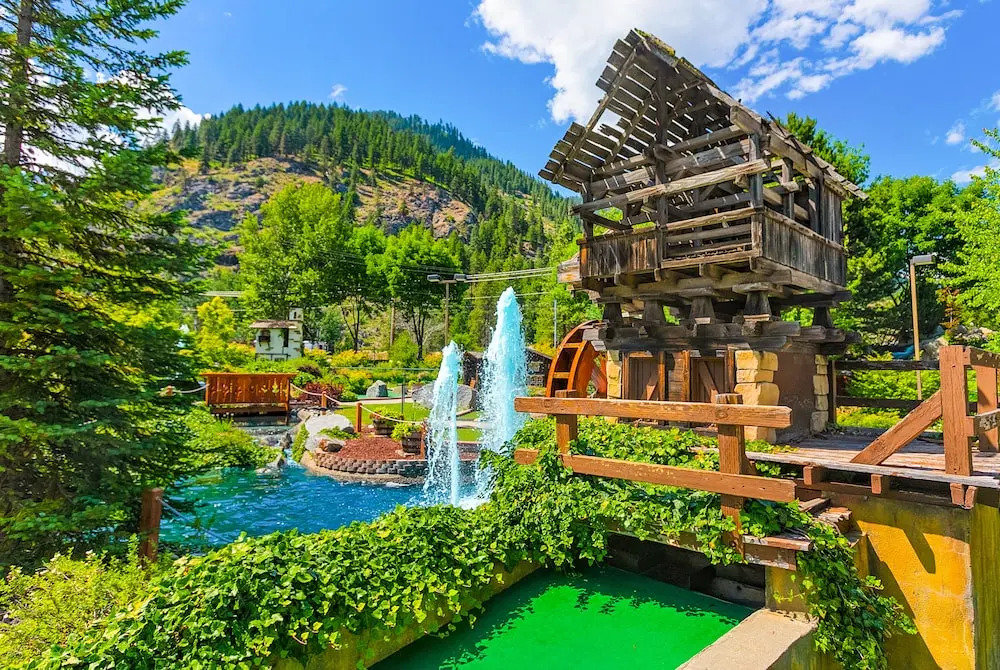 Snowstorm Studio at Icicle Village with pool and hot tub
