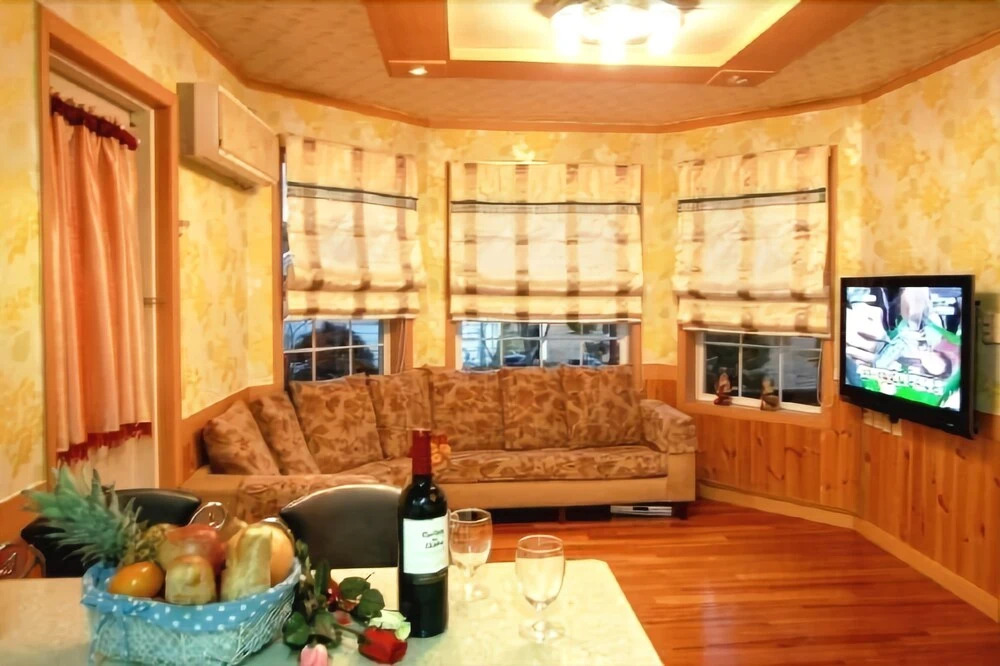 Taean Navy Blue Pension