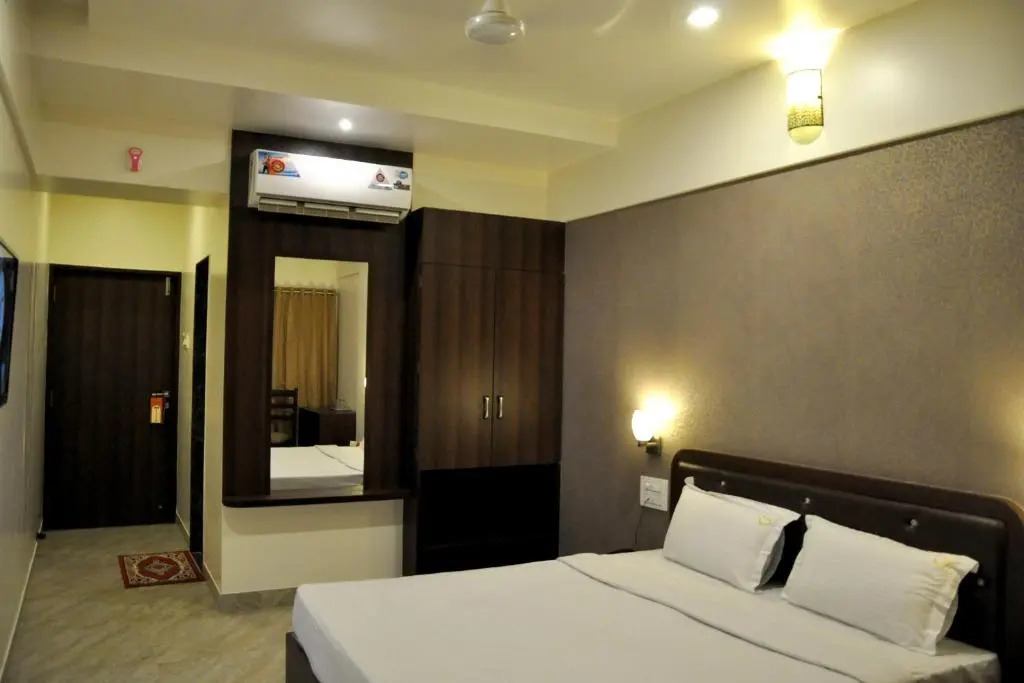 Hotel Gulmohar Pride