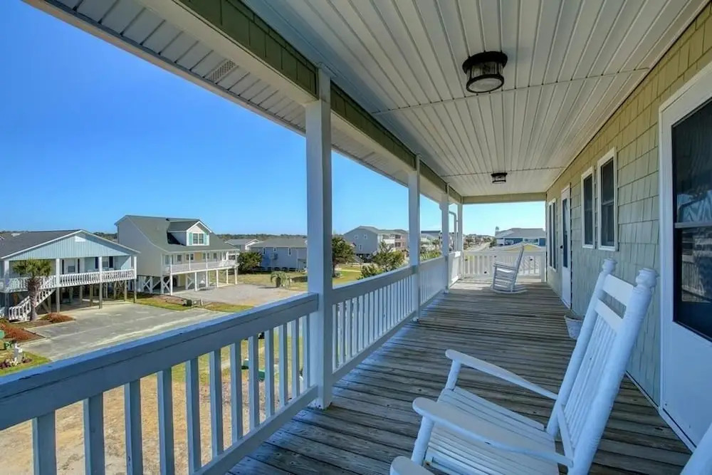 Holden Haven 4 Bedroom Home by RedAwning