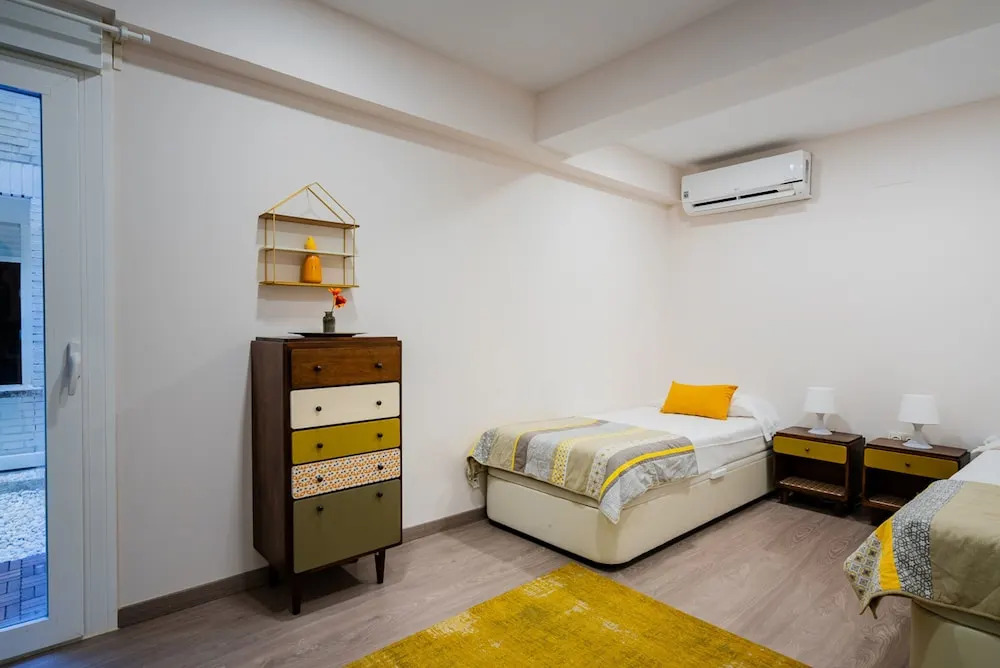 Exclusive quietness in the heart of Madrid with Public Parking, Breakfast, 2 bathrooms