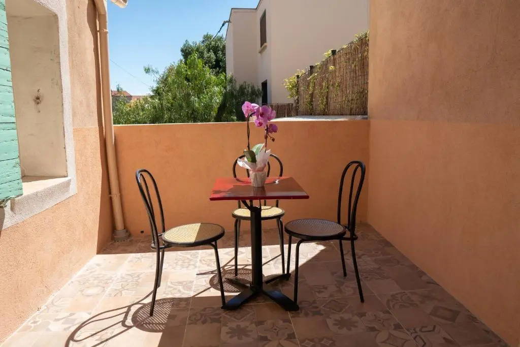 coeur de ville t2, terrasse, clim tt équipe, parking