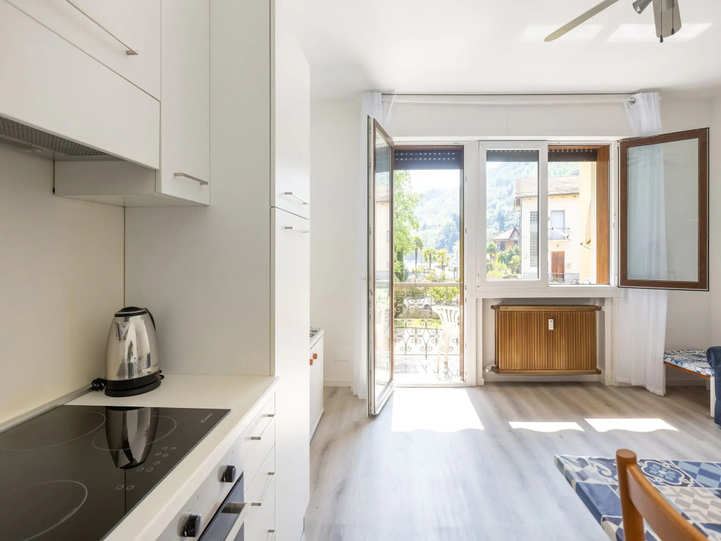 Snug apartment in Lesa with balcony