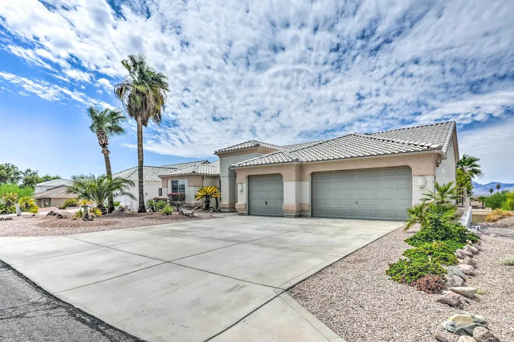 Sunny Snowbird's Retreat w/ Lake Havasu Views!