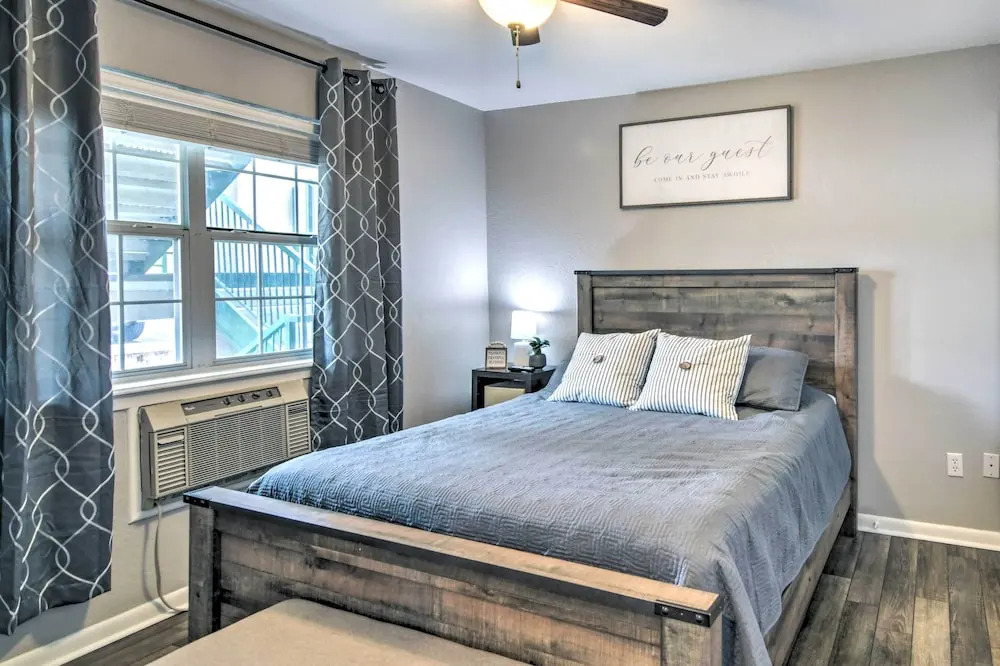 Branson Retreat w/ Balcony & 18-hole Golf Course!