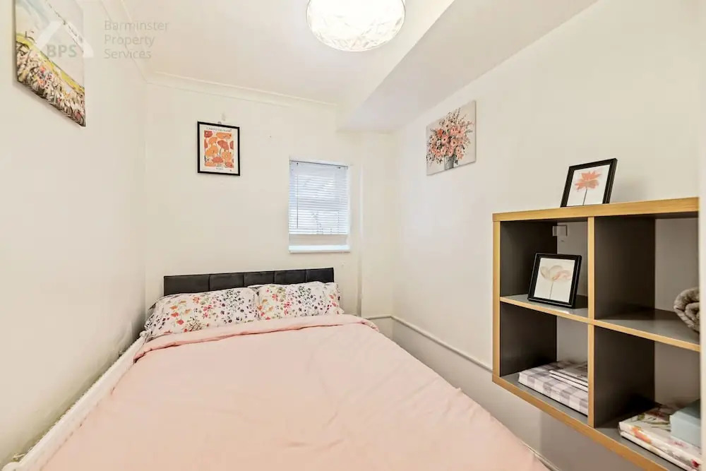 2-bed - Sleeps 4 - With Garden