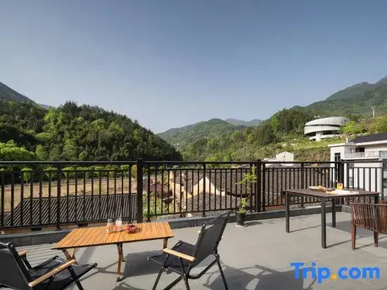 "Ru Yuan Xiao Zhu" B&B in Yunhe Terrace.