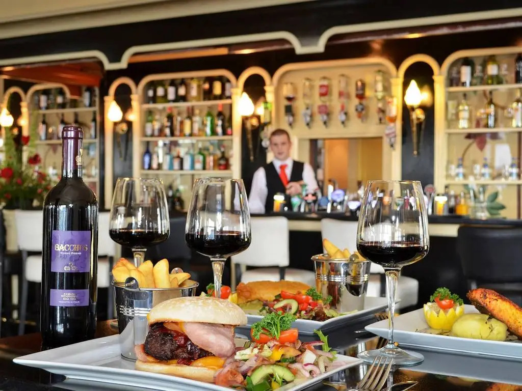 Flannerys Hotel