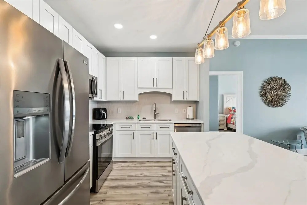 Laketown Wharf 2123 3 Bedroom Condo