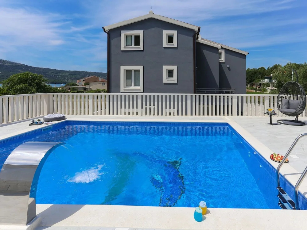 Lavish Villa in Poljica Near Sea