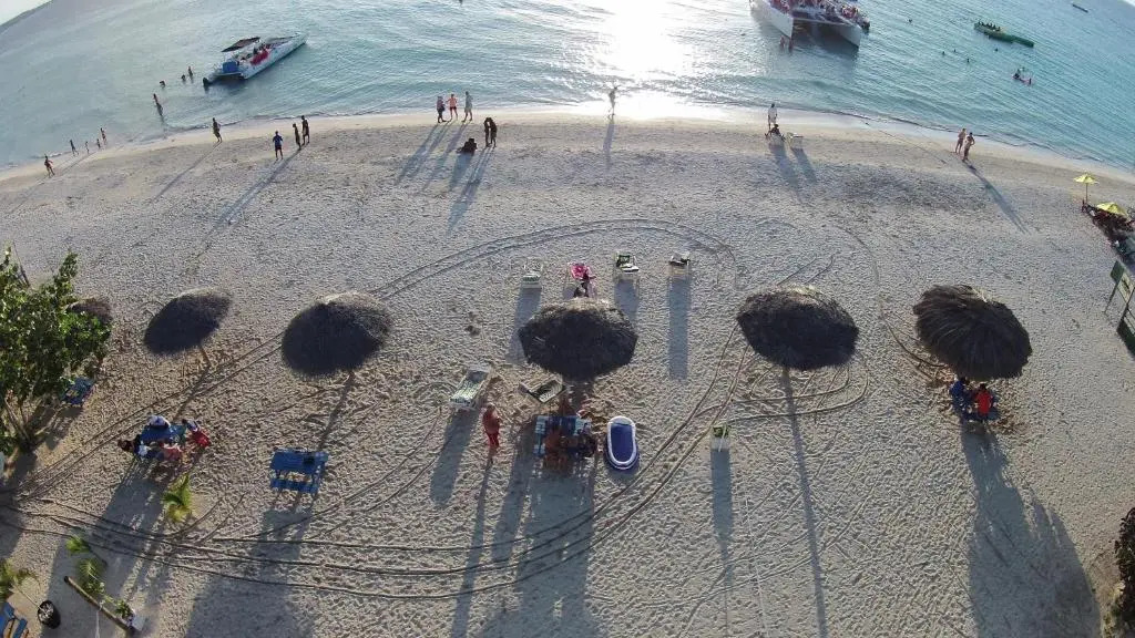 Beachcomber Club Resort
