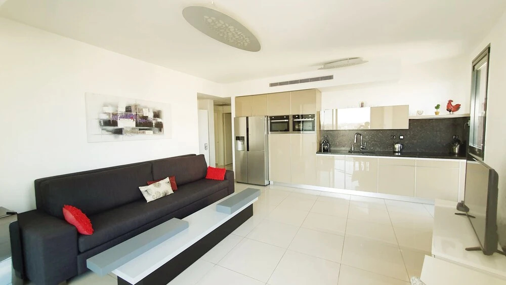 Design Apt Parking Included 2BDR TL16