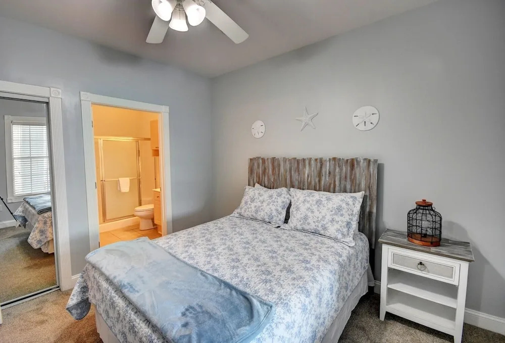 4827 Magnolia Lake Drive, #302 3 Bedroom Condo by RedAwning