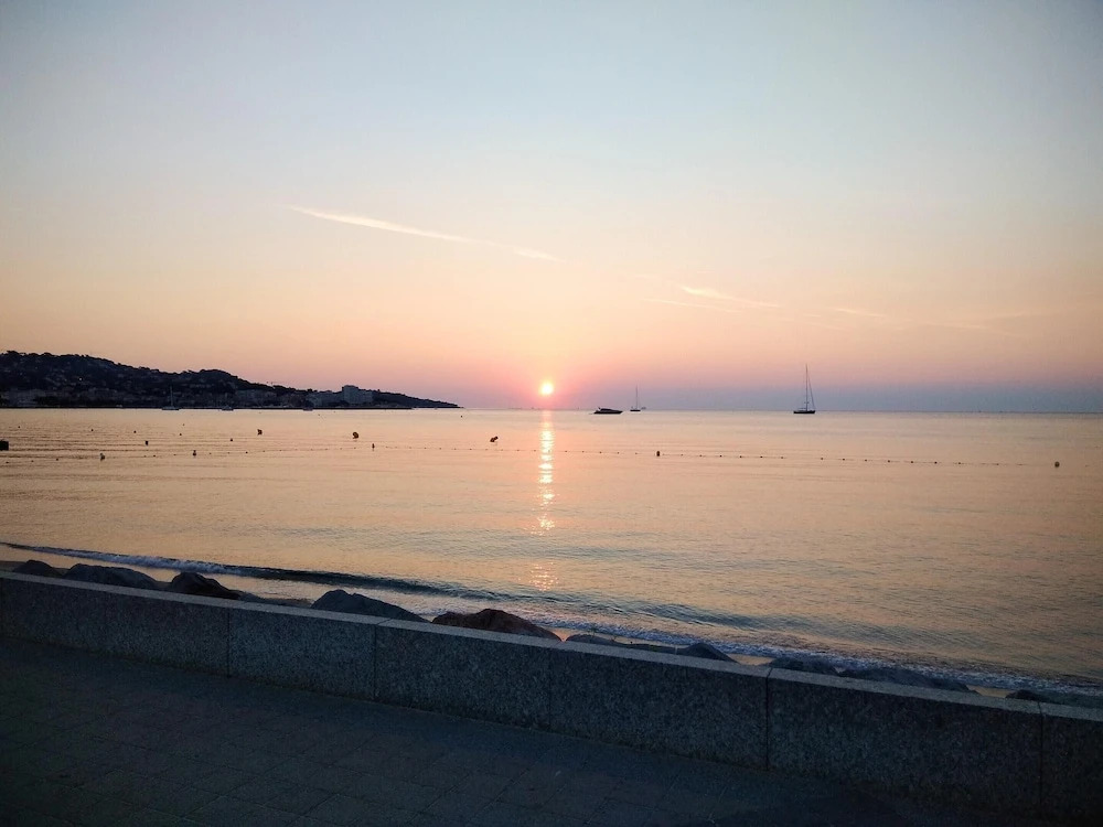 Apartment With one Bedroom in Cavalaire-sur-mer, With Furnished Terrac