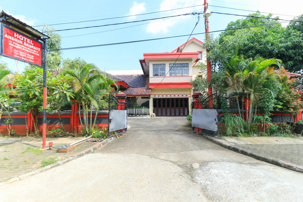 Andrin Daspatt Hotel