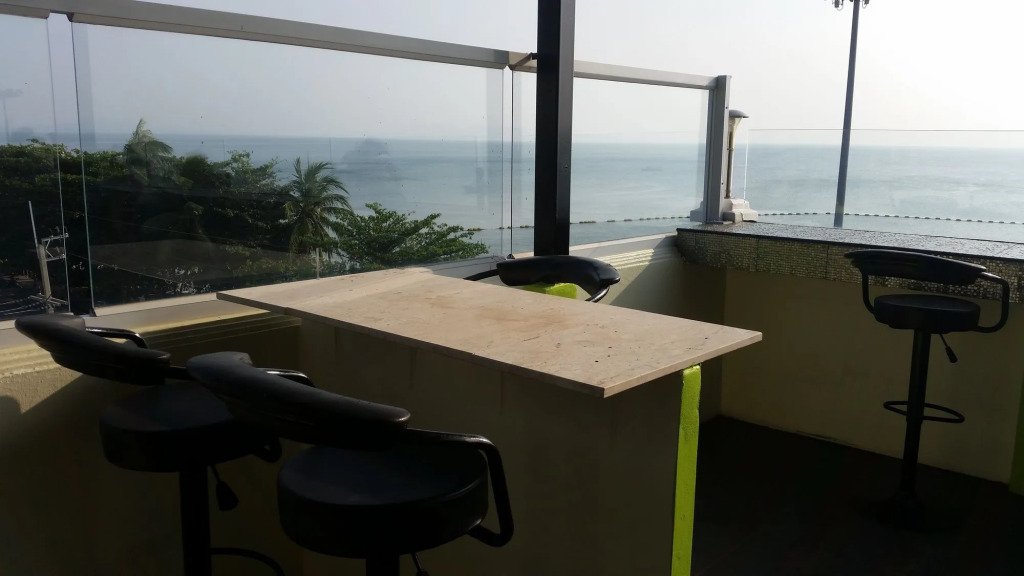 Barfly Pattaya Hotel