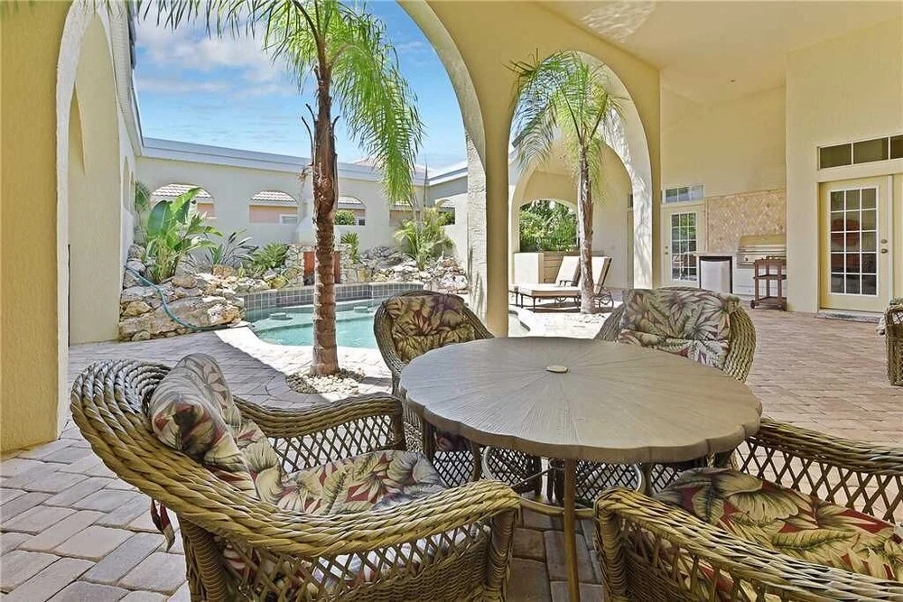 Royal Swan - Three Bedroom Home