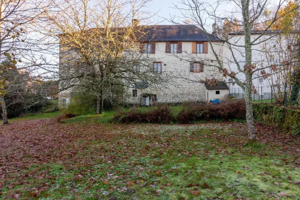 Maison de 4 chambres avec jardin amenage et wifi a Treignac