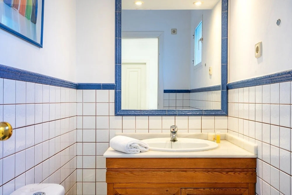 Lovely Apartment with View and Pool Ref 127