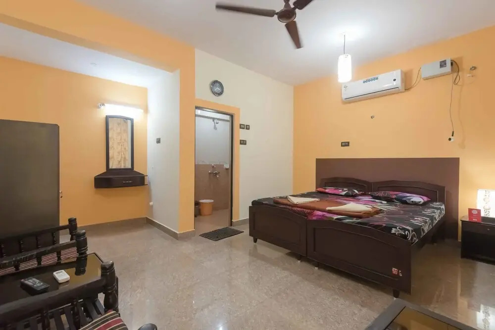 OYO 7273 StayOut near Candolim Beach
