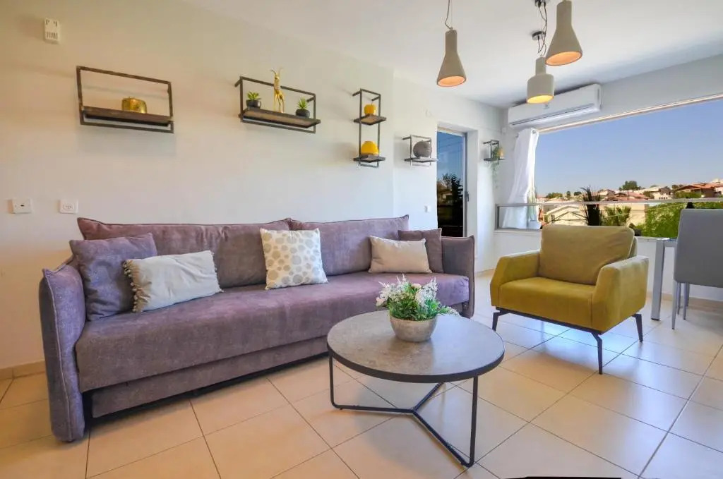 Stylish 2BR Apartment with Balcony - Yalarent