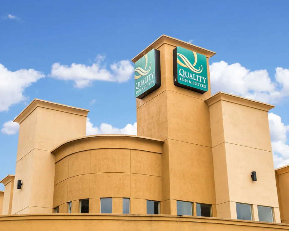 Quality Inn & Suites West Waterpark