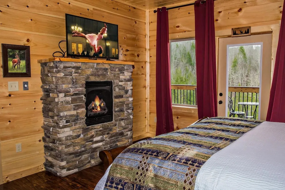 Breathtaking 14br Cabin Elevator Views Games Hot Tubs Galore