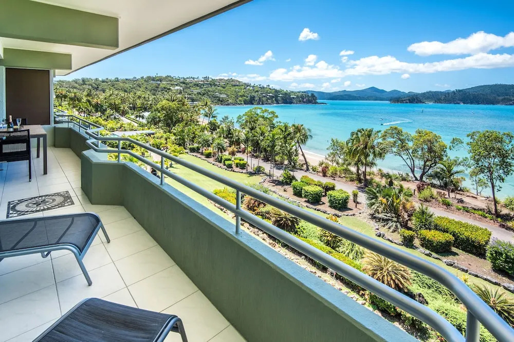 Lagoon Beachfront Lodge 206 on Hamilton Island by HamoRent